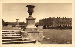 CPA Les Petits Tableaux De Versailles Le Chateau et les Parterres The Chateau and the Parterres