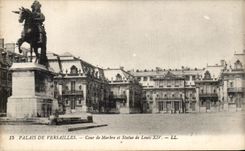 Paladar de CPA de la corte de Versalles del marmol y de la estatua de Louis XIV