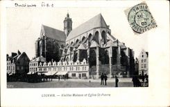 CPA Leuwen Old women Houses And Church St Pierre