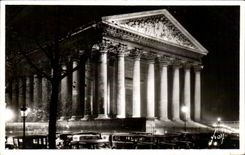 CPA Paris While Strolling the Church of the Madeleine Illuminee