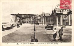 CPA Seas Les Bains Esplande of the Beach and the Casino