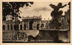 CPA Nancy un coin de la Place Carriere