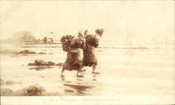 CPA Fantaisie Femme Maroniez Retour des moulieres