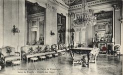 CPA Palais de Compiegne Salon de Famille Depart des Chasses