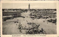 CPA Marrakech Place Djemaa El Fna et la Koutoubia