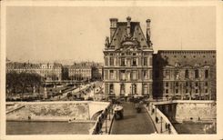 CPA Paris While Strolling the Royal Bridge Pavillon de Flore and the Garden of Tileries