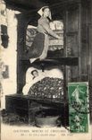CPA Coutumes Moeurs er Consumes Bretons Le lit a double etage Folklore 