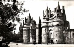 CPSM Vitre Le Chateau Forteresse Moyenageuse