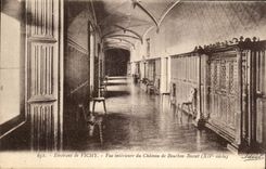 CPA Vichy Vue interieure du Chateau de Bournbon Bussets