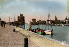 CPA La Rochelle el puerto el Saint Nicolas de Quay y la salida del puerto incorpora el St Nicolas y el barco de la torre de la torre