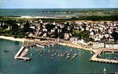 CPSM Houlgate la Plage Vue generale Le port et les villas
