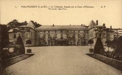 CPA Malmaison the Castle frontage is and Main courtyard