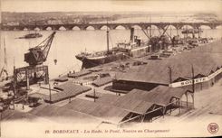 CPA Bordeaux Roads the Bridge Ship in Loading Boat
