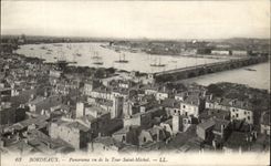 CPA Bordeaux Panorama seen of the Tower Saint Michel Boats
