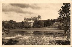 CPA Chateau De Pierrefonds Vue generale Prise de l'Etang