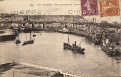 CPA Dieppe Vue generale Bateaux