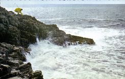 CPSM En Bretagne Jeux De Vagues Sur Les Rochers De La Cote Sauvage