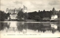 CPA Pierrefonds Le chateau Les Bains Et l'Hotel Des Bains