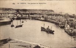 CPA Dieppe Vue generale de l'Avant Port Bateaux