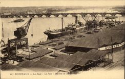 CPA Bordeaux Roads and the Bridge Ships in Loading Boats