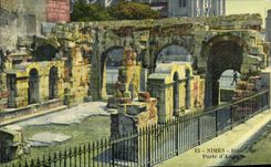 CPA Nimes Interieur Porte d'Auguste