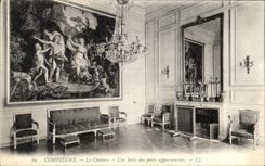 CPA Compiegne the castle a Room of the small apartments