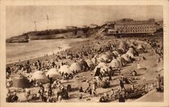 CPA Biarritz L'Heure du bain sur la Grande Plage
