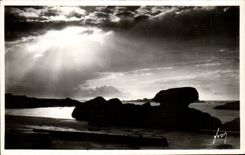CPA Tregastel Coucher De Soleil Sur La Greve