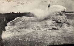 CPA Le Havre La Jetee Un Jour De Tempete Phare