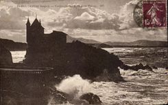 CPA Biarritz Contre jour et le chateau basque