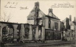 CPA Creil Rue Gambetta Maisons incendiees Par les allemands Militaria