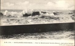 CPA Boulogne On Sea On the Boulevard Sainte Beuve By Heavy weather