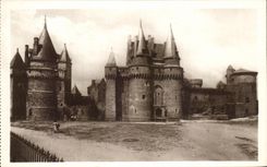 CPA Vitre La Facade Du Chateau