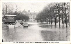 CPA Paris Inonde Champs Elysees et le Petit Palais