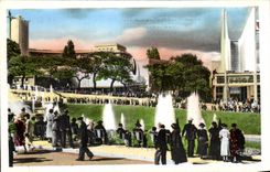 CPA Fair International Paris gardens and Basins of Trocadero At the bottom Houses of the Netherlands