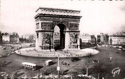CPA Paris Et ses Mervaillles Place et L'Arc de Triomphe de l'Etoile