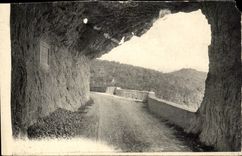 CPA Route sous tunnel Col