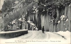 CPA Dauphine Route du Bourg d'Oisans a la Grave Paysage en hiver
