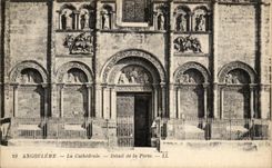 CPA Angouleme La Cathedrale Detail de la Porte