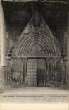 CPA Gannat L'Eglise De Gannat Porte Droite