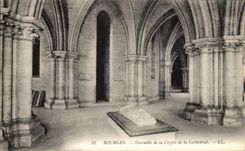 CPA Bourges junto de la cripta de la catedral
