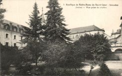 CPA Basilique de Notre Dame du Sacre coeur Issoudun Vue prise du Cloitre