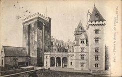 CPA Pau L'Entree Du chateau Cour d'Honneur