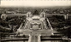 CPA Paris And Its Wonders View Of the Palate De Reproduction right Chaillot