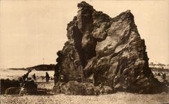 CPA Biarritz La Roche Des Enfants A La Grande Plage