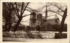 CPA Paris la catedral de Notre Dame