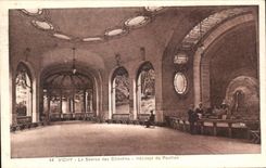 CPA Vichy Le Source des Calestins Interieur du Pavillon
