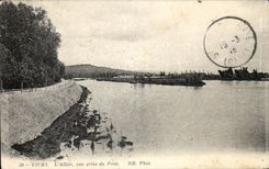 CPA Vichy L'Allier vue prise du Pont