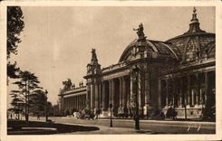 CPA Paris While Strolling Grand Palais