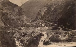 CPA Cauterets the Bridge of Spain and I' Hotellerie